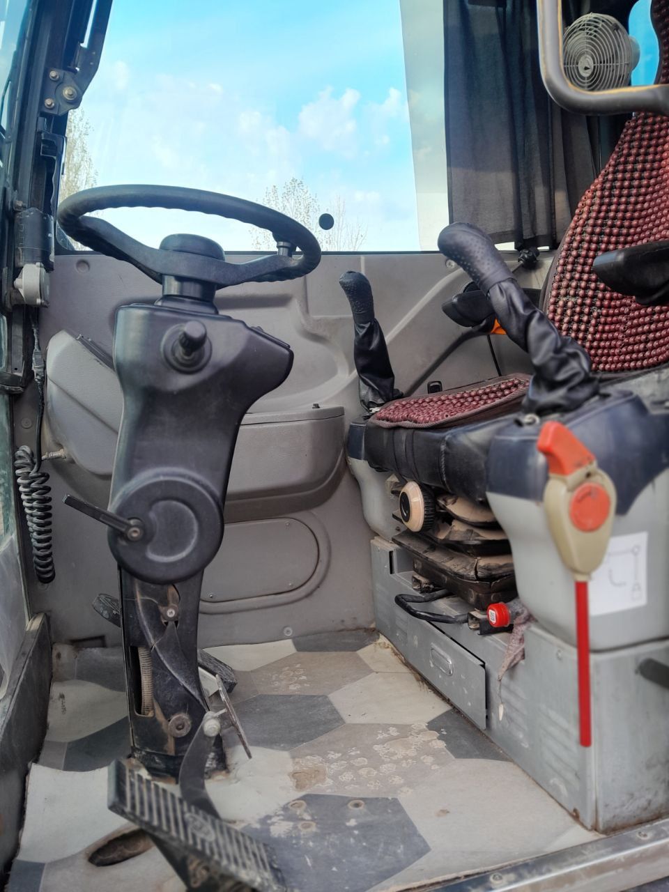 LG680 Exqavator sotiladi