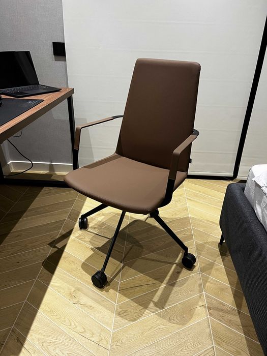 Офис/посетителски/домашен стол от изкуствена кожа