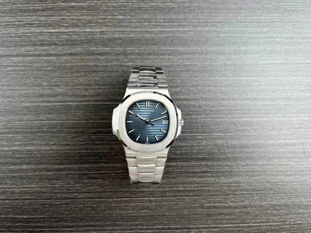 Часы Patek Philippe Nautilus