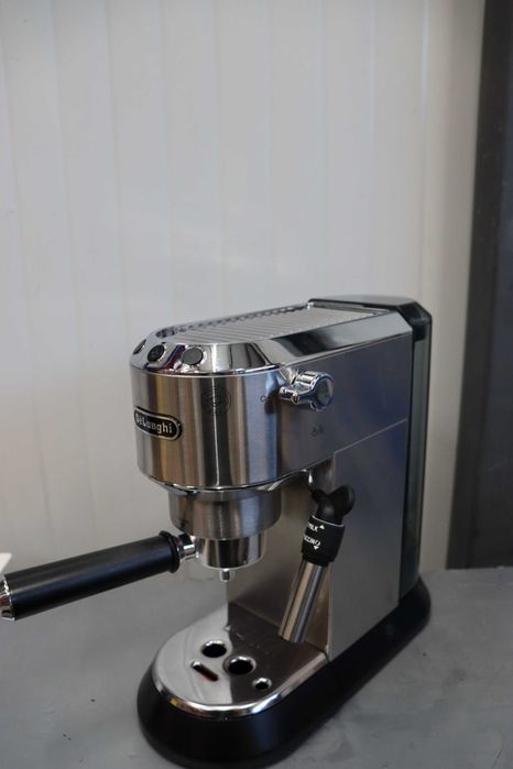 Кафемашина DeLonghi EC685.M DEDICA