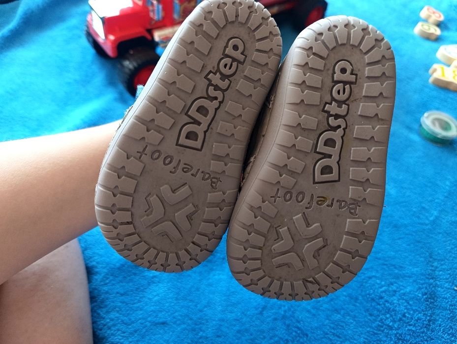 DD step barefoot