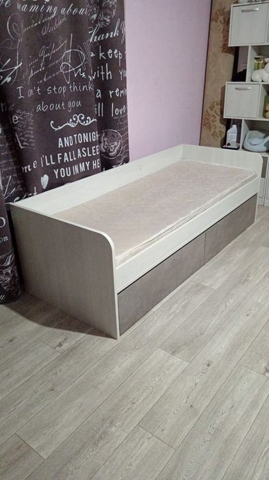 Продам кровать односпальную со спинкой