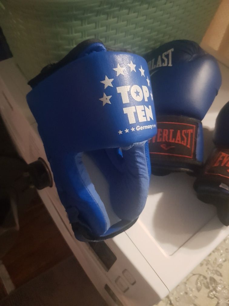 Шлем и боксёрские перчатки, Боксерский набор
