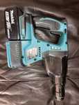 Vând percutantă MAKITA DHR 243 cu baterie și încărcător