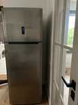 Vând frigider cu congelator Hotpoint Ariston