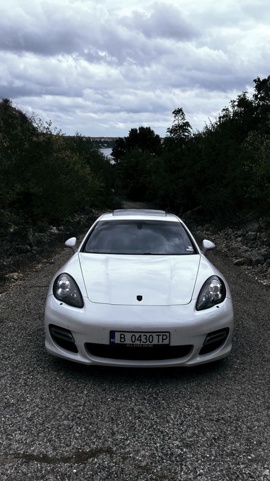 Кола под наем Porsche Panamera Turbo
