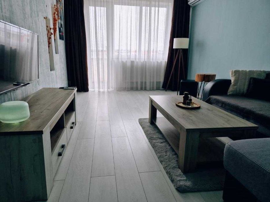 Închiriez apartament cu 2 camere