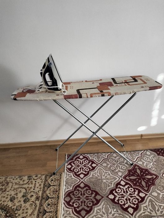 Гладильную доску и утюг