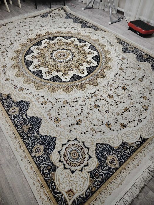 Ковер 2.5 на 4м продам