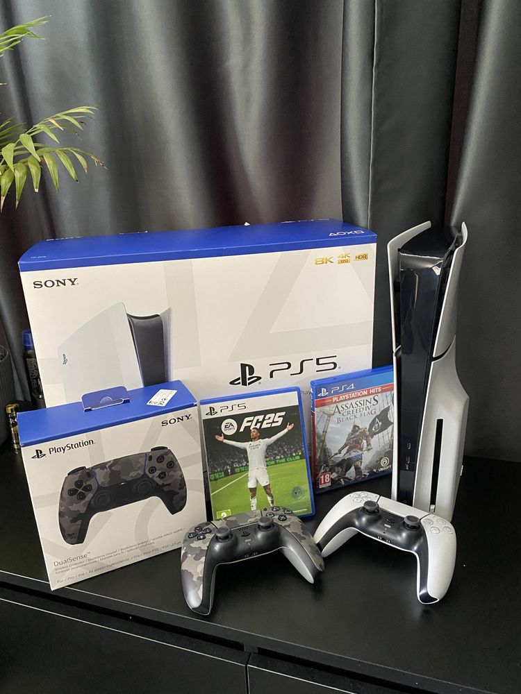 Продавам PS5 Slim 1TB В отлично състояние