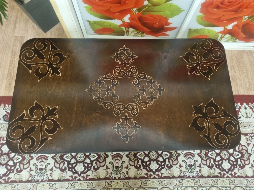 Продам стол с казахским орнаментом 110 на 60