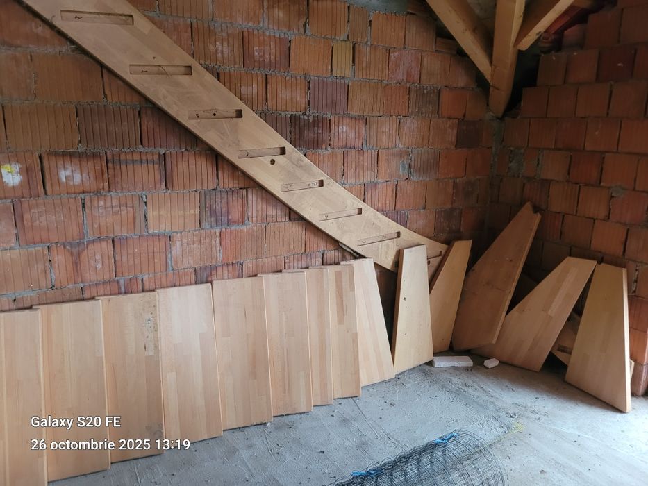 Vând scari lemn fag