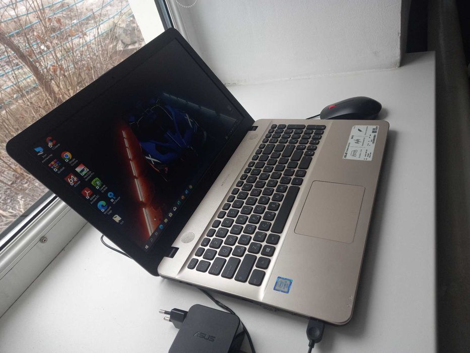 ASUS X541U\Core i3-6006U\4-Ядер\4GB ОЗУ-DDR4\HD Grapichs 520 1GB.!
