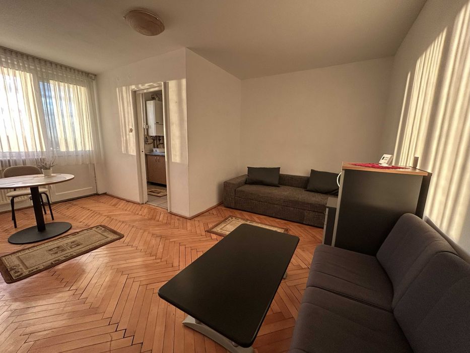 Bd. Regele Mihai1, inchiriez apartament cu o camera, mobilat si utilat