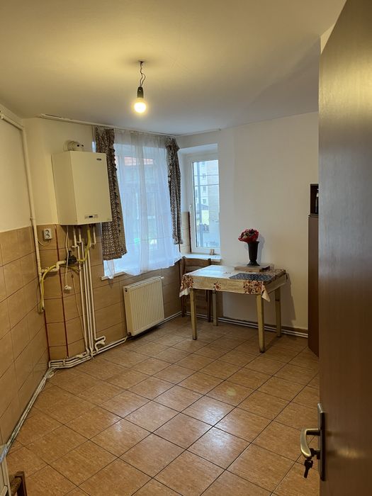 Persoana fizica ofer spre inchiriere apartament 3 camere ultracentral
