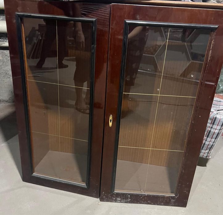 Шкафчик с витриной от секционной стенки