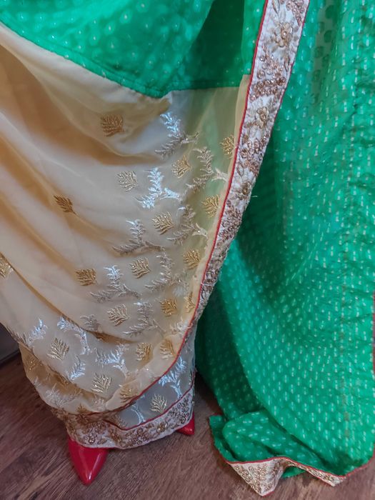 Sari indian brodat 5,30 m × 1,15 m
