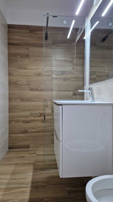 Inchiriez Apartament 4 camere decomandat  etaj 1  Zona Olimpia