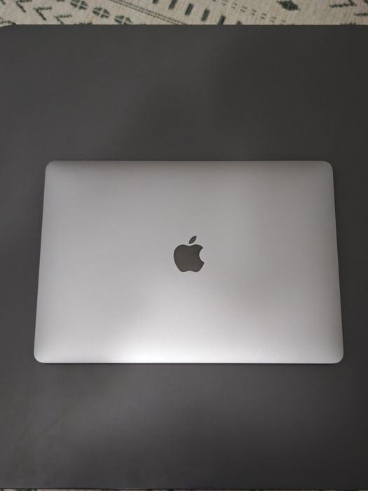 MacBook Air 13" 2020 i3