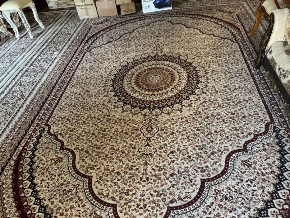 Роскошный ковер в восточном стиле
