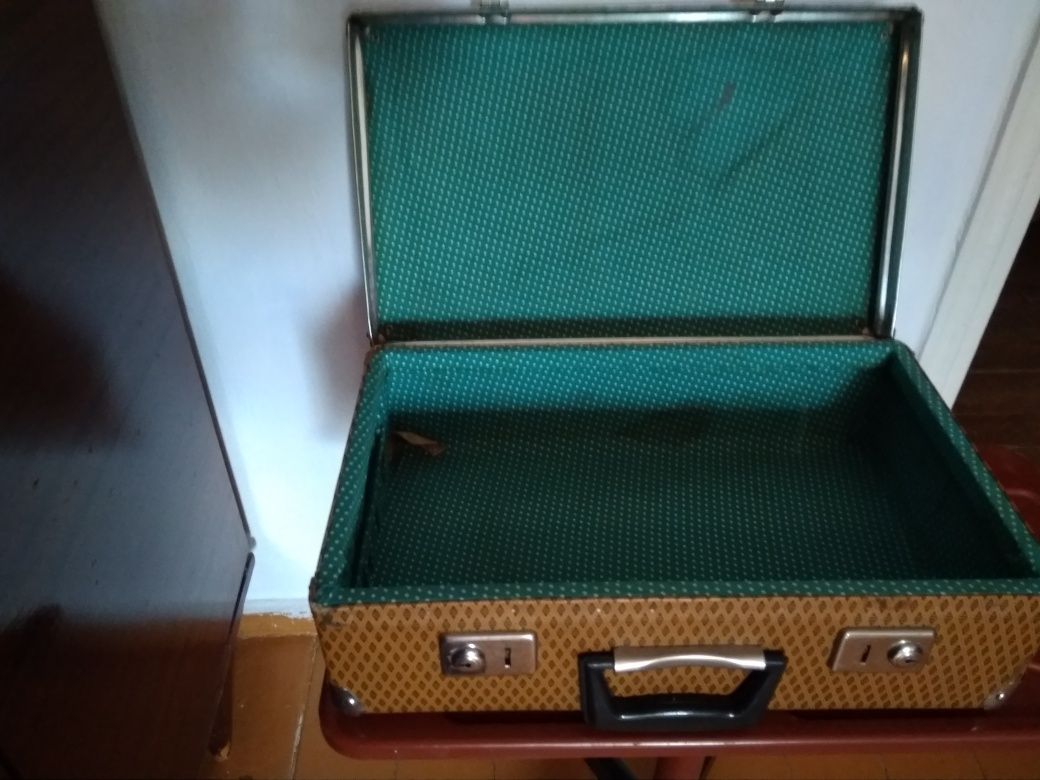 Кожаный чемоданчик в Атбасаре