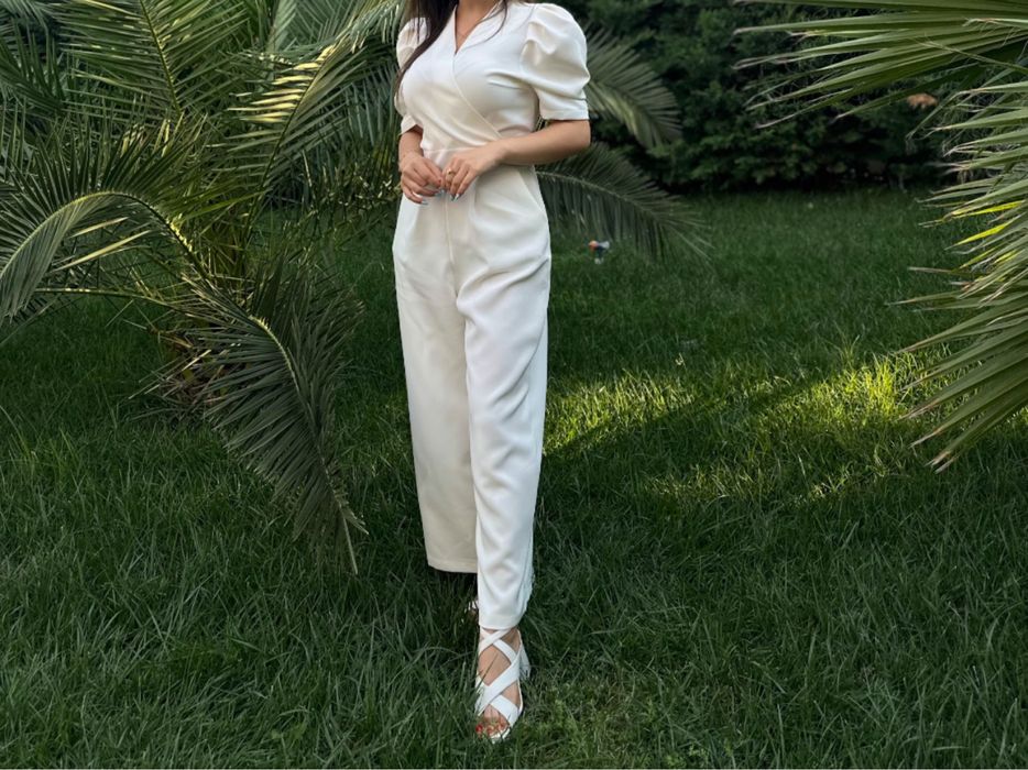 Продам белый комбенизон