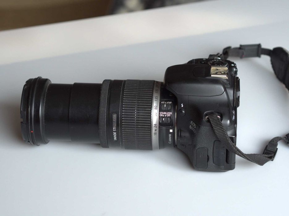 Canon EOS 600D cu obiectiv 18-200