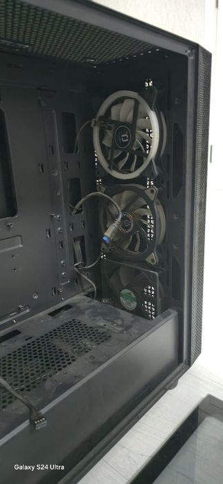 Продам Кейс для пк в отличном состоянии .