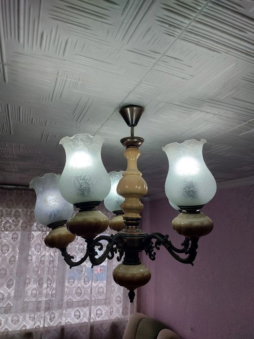 Продам 3 люстры.