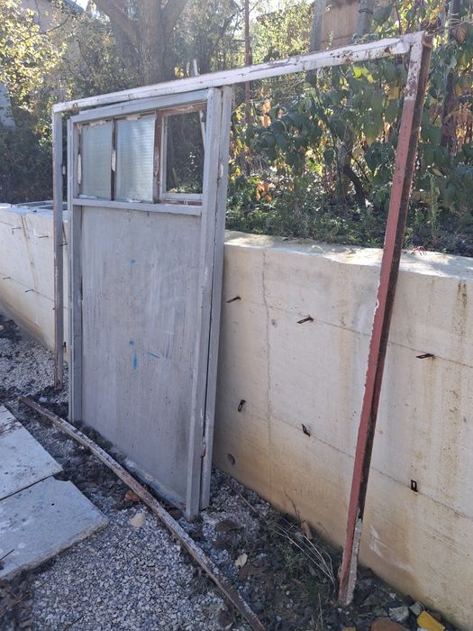 Метална гаражна врата