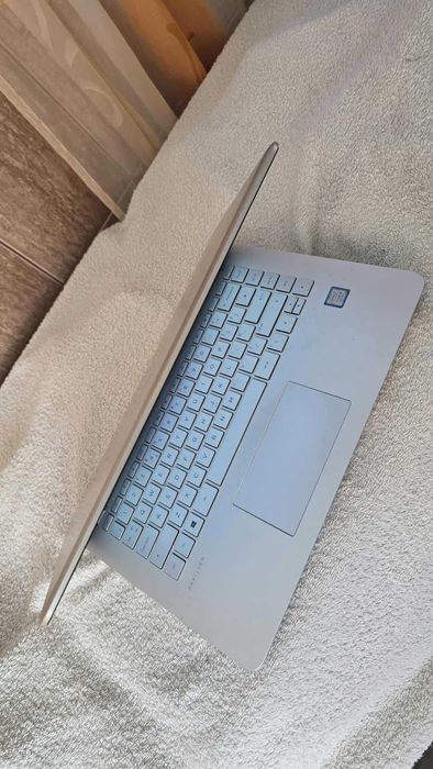 Hp pavilion i5 gen 8 A
