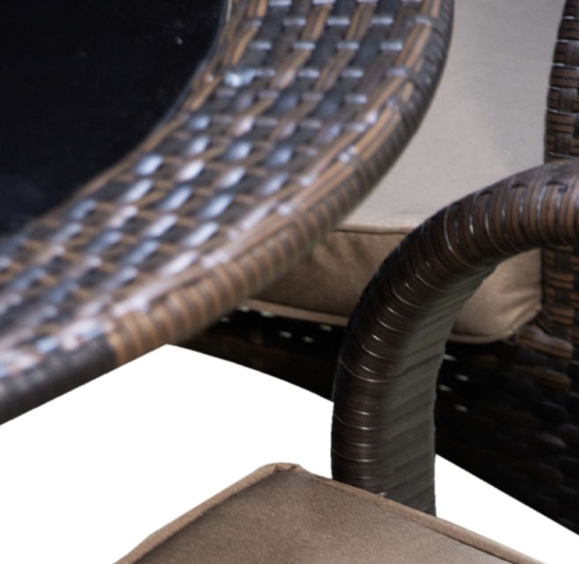Плетёная мебель из искусственного ротанга  В комплекте: 1 круглый стол