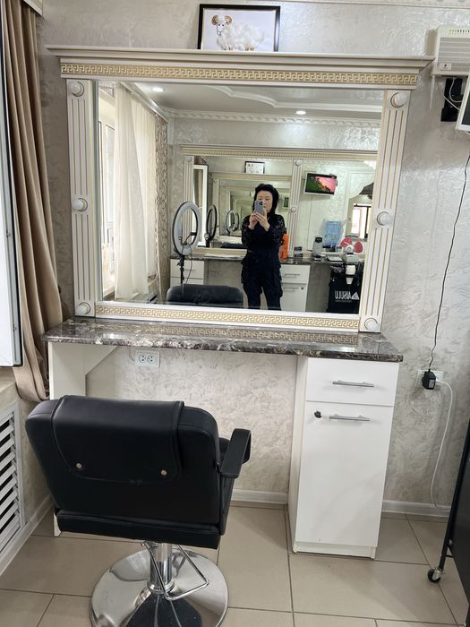 Зеркала с подстеткой и шкафом