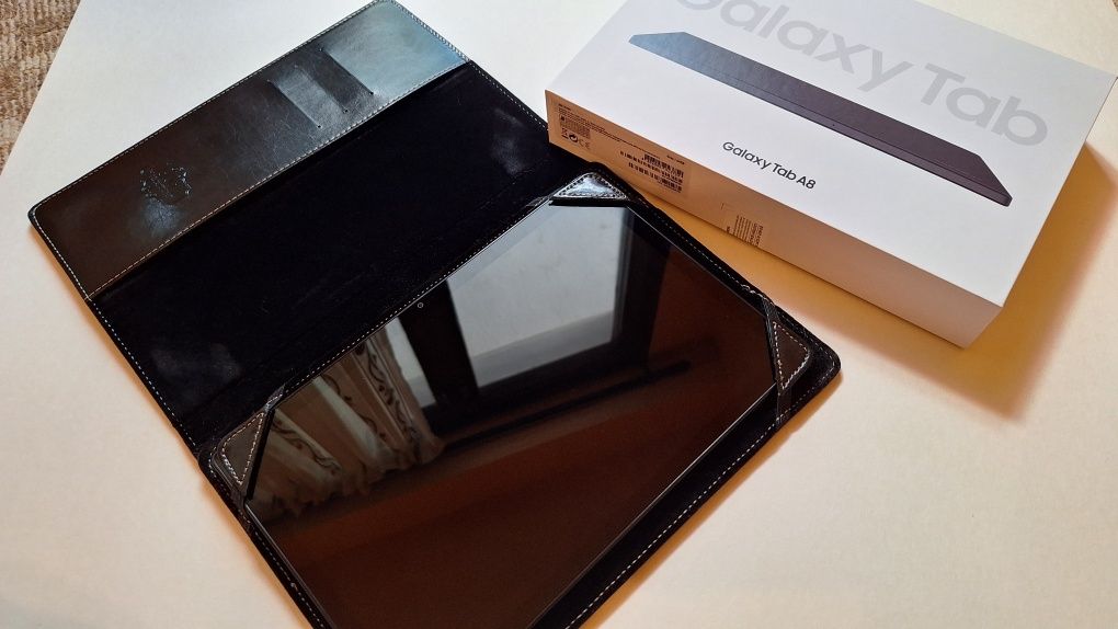 Таблет Samsung Galaxy Tab A8 + Калъф