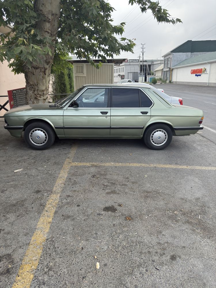 BMW E28 520i sotiladi