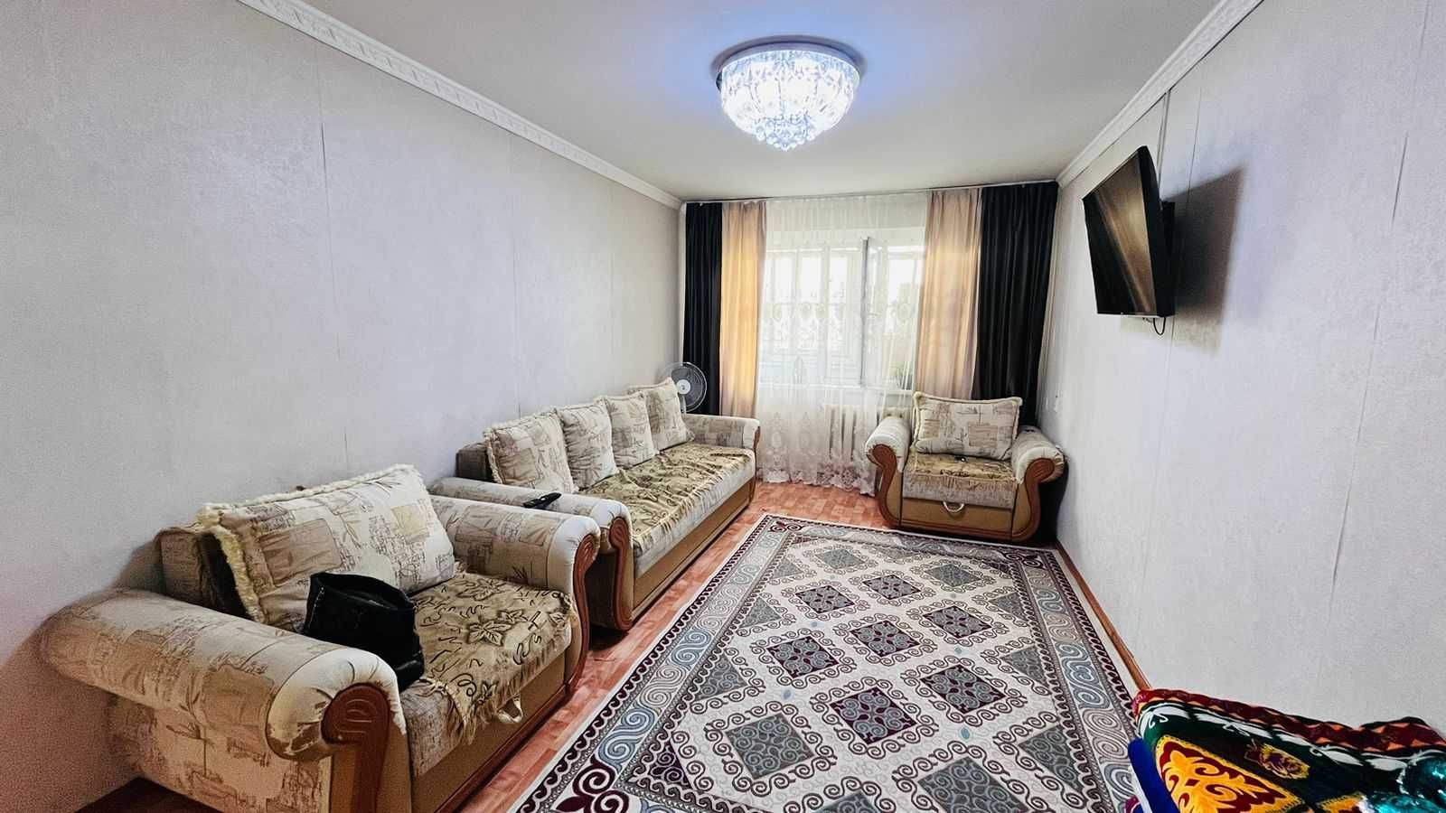 Продам 2комн на 11а мкр улучшенная кухня 9кв.м
