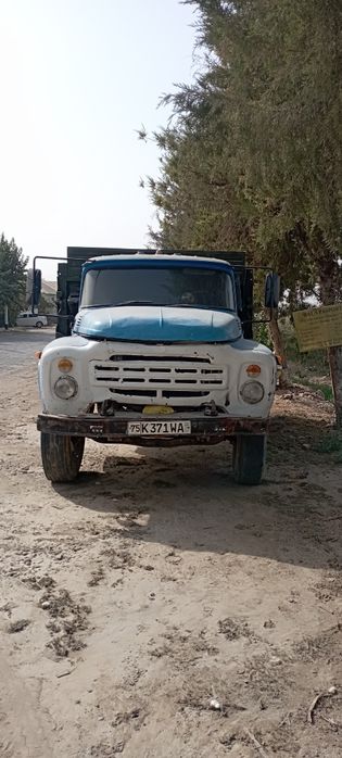 Zil moshinasi sotiladi