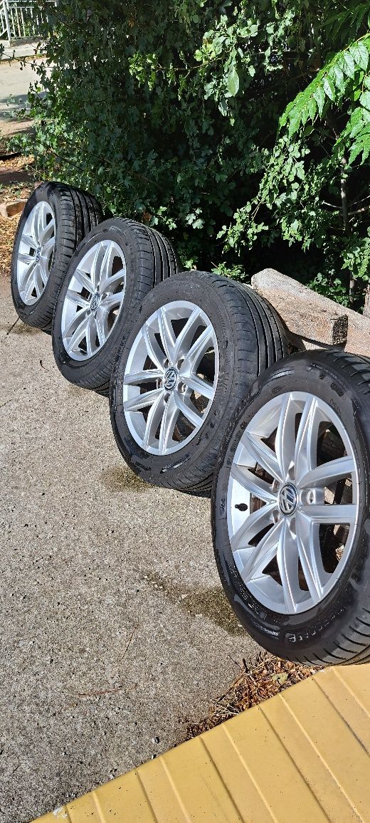 Продавам гуми с джанти   205  55  16.    5× 12 централен 57.1