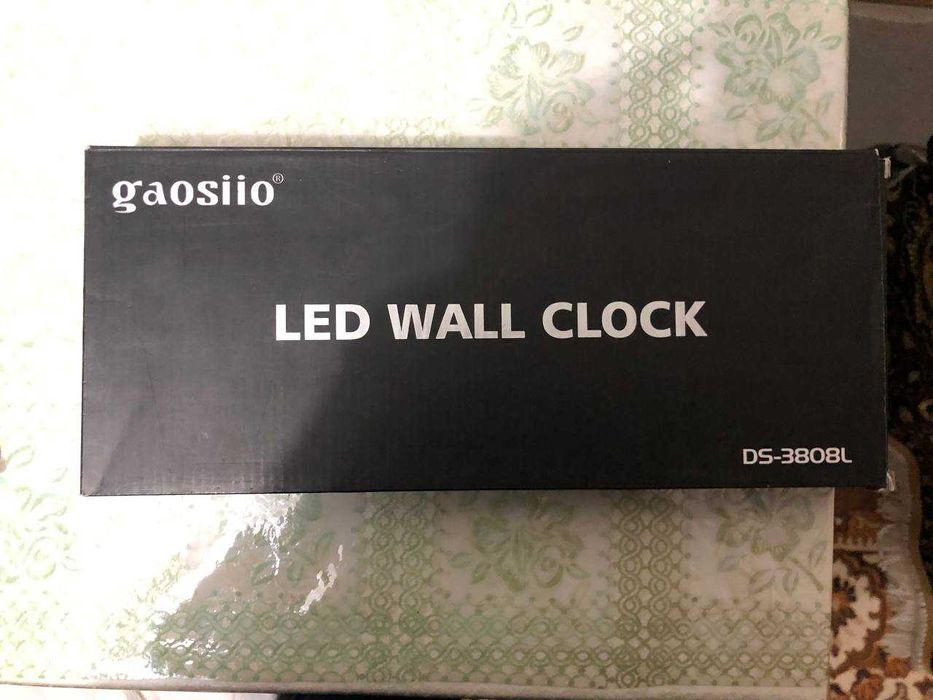 Современные настольно/настенные часы с календарём, будильником.