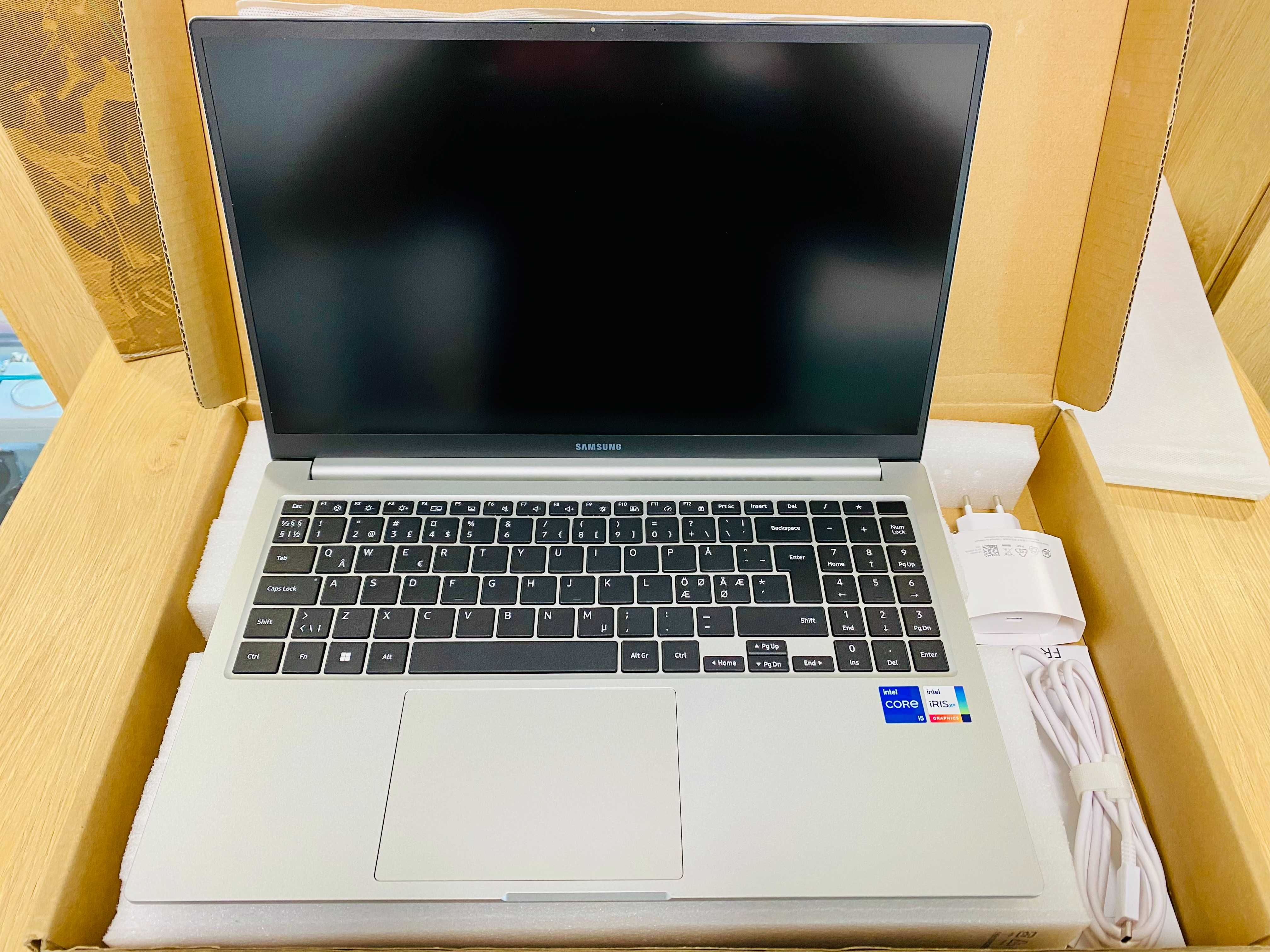 НОВ !!! Samsung Galaxy Book LTE, Intel® Core™ i5, 15.6" RAM 8GB, 256GB