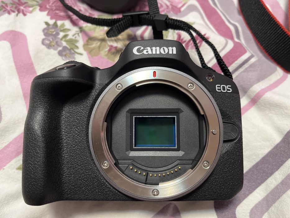 Фотоапарат Mirrorless Canon EOS R100 + Обектив RF-S 18-45мм + чанта