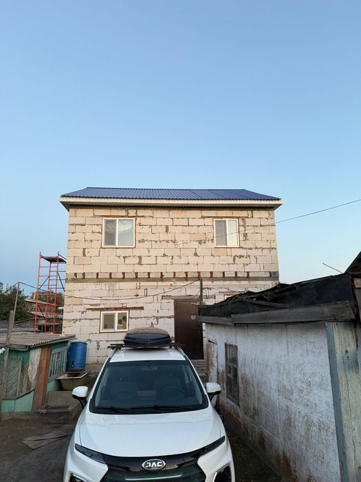 Продам 2 этажный дом в районе центрального рынка