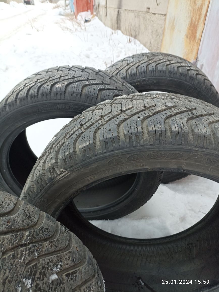 Шины Goodyear  275/40/20 . Зима ,шипы . Инфинит