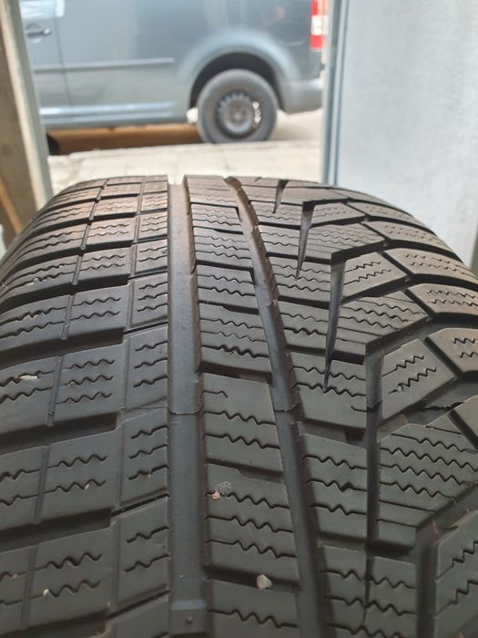 Зимни гуми Hankook 205/50 R17, 93V