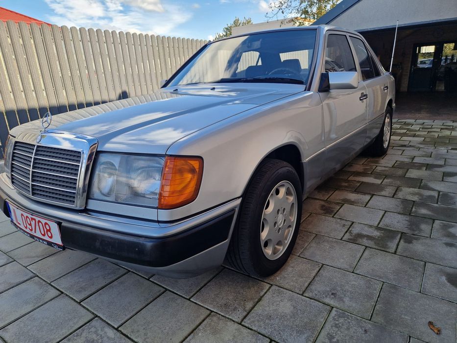 Vând Mercedes-Benz w124 230E impecabil. Vehicul istoric
