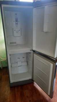 Холодильник   LG в отличном состоянии,