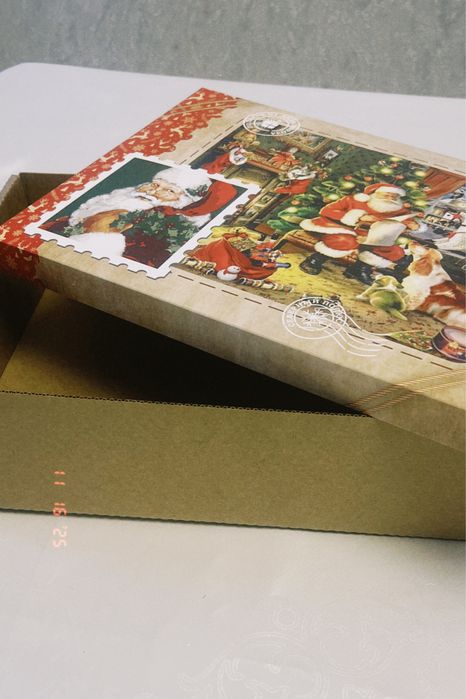 Новогодняя подарочная коробка