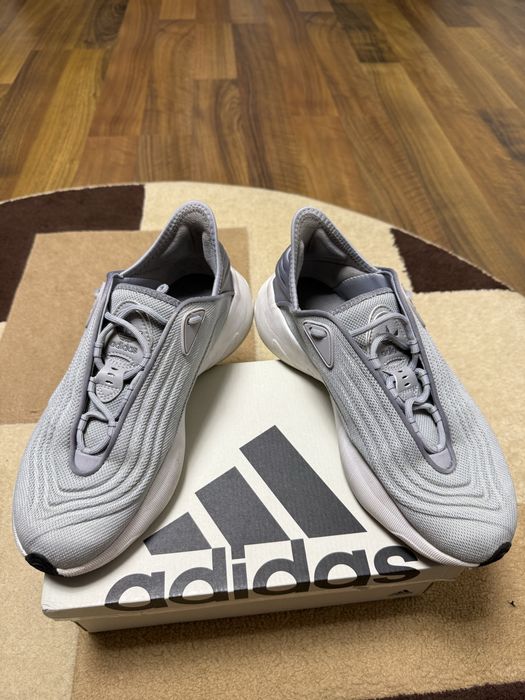 Adidas gri marimea 42