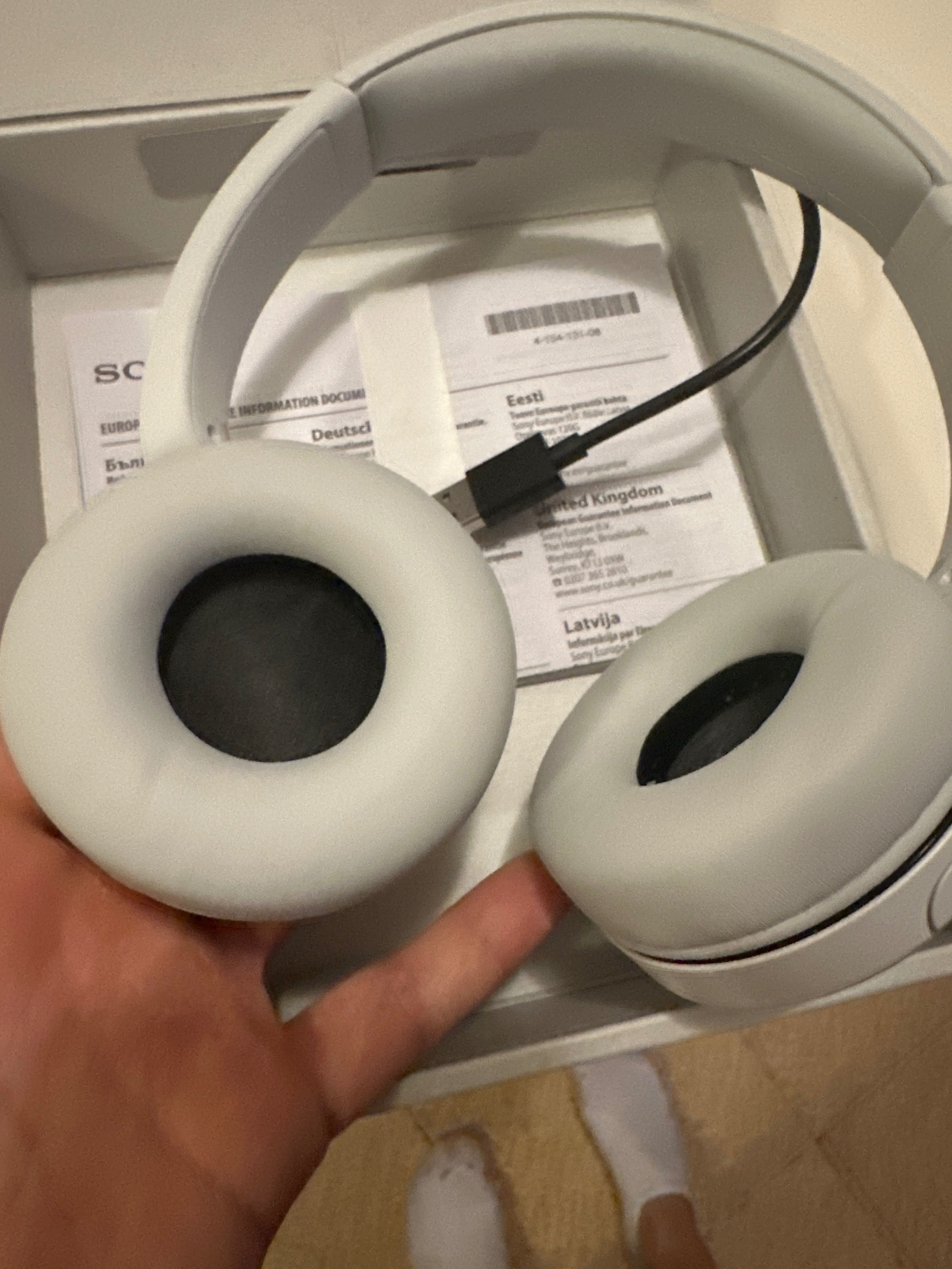 Слушалки Sony безжични чисто нови