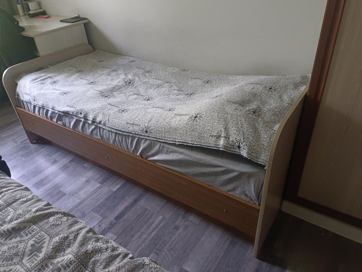 Продам кровать б/у 200х83см